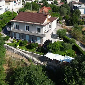 Pensión Ilvi, Gjirokastër